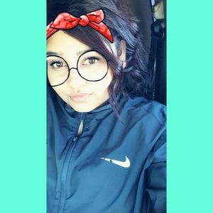 Meet your Posher, Yamilett